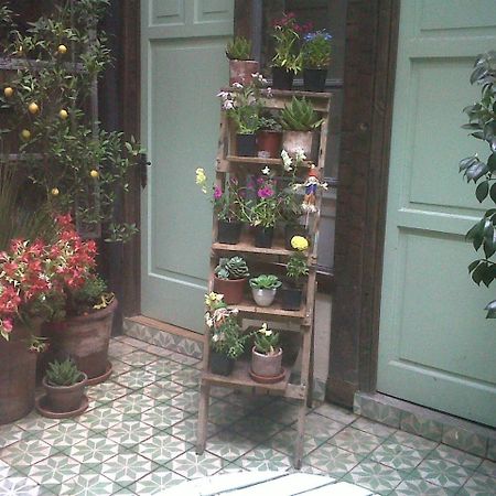 Patio Yungay Bed & Breakfast Santiago Exterior photo